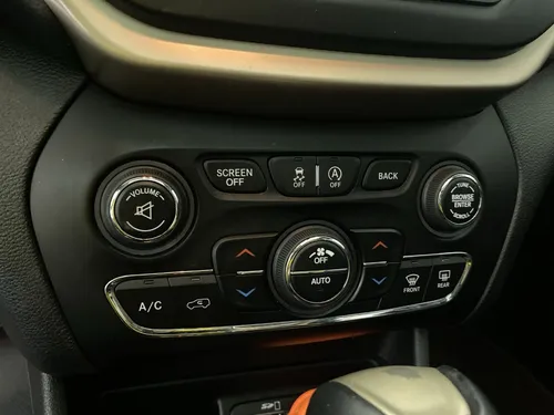 Jeep Cherokee 3.2 Longitude Plus
