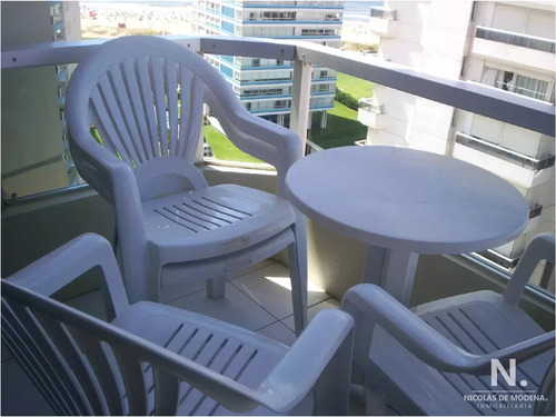 Apartamento De 2 Dormitorios En Edificio Torre Marina , Punta Del Este , Playa Brava