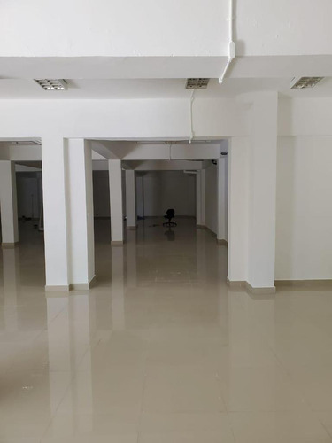 Imagen 6 de 8 de Alquilo Locar Comercial En La Avenida Independencia