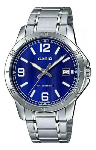 Reloj pulsera Casio Enticer MTP-V004 de cuerpo color plateado, analógica, para hombre, fondo azul, con correa de acero inoxidable color plateado, agujas color plateado y blanco, dial plateado, minutero/segundero plateado, bisel color plateado y desplegable
