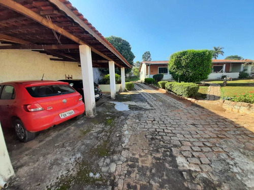 Casa Caseiro , Canil , Churrasqueira Coberta , Campo , Pomar