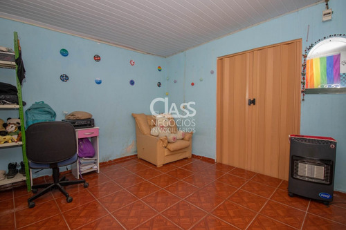 Venta Casa En Las Piedras, 2 Dormitorios, Gran Terreno.