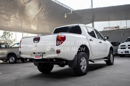 Mitsubishi L200 2.4 Cabina Doble 4x2 Mt