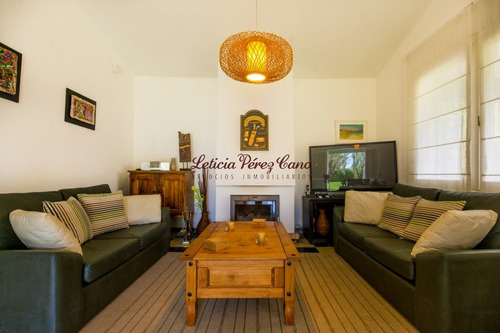 Venta De Casa En Playa Mansa, 3 Dormitorios- Ref: 19080