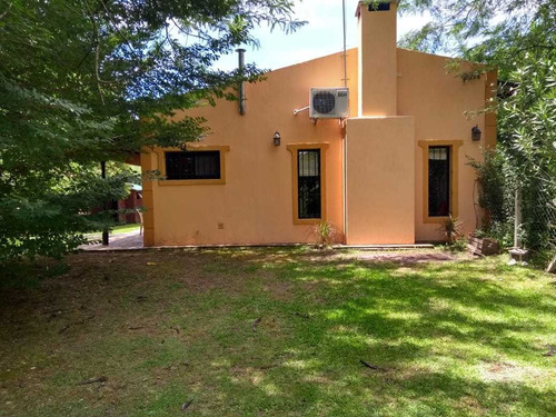Quinta En Pilar En Barrio Semicerrado, 4 Ambientes, 2 Baños Y Pileta