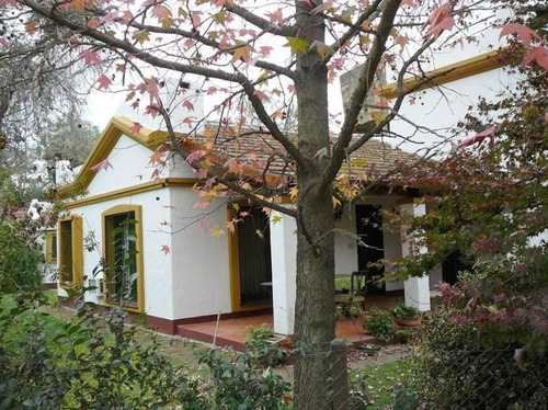 Casa Colonial Impecable En Un Lindo Lote Parquizado En Venta