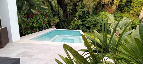 Casa En Venta En Jiutepec, Cocadas, Con Acceso Controlado, Alberca Y Loft Independiente.