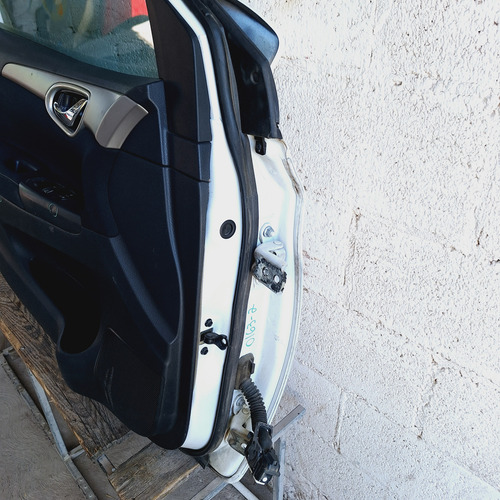 Puerta Delantera Izquierda Nissan Sentra 2013-2019 Original Delantera Izquierdo Blanco (Usado)