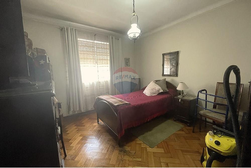 En Excelente Zona De La Comuna De Independencia.