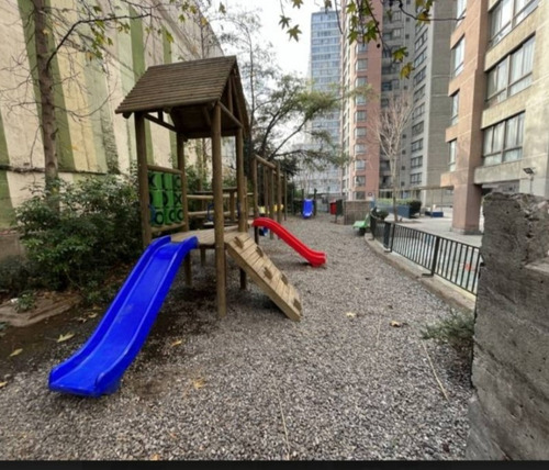 Metro Hospitales, Recién Remodelado, Con Estacionamiento