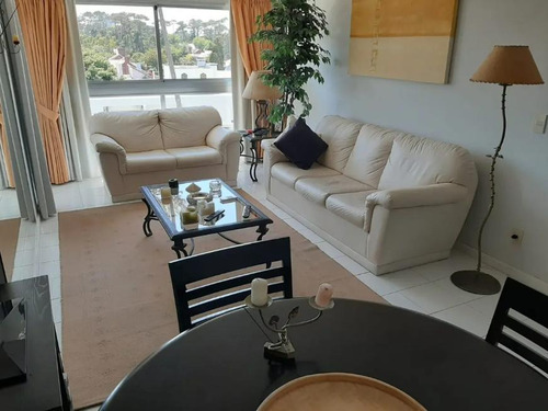 Imagen 3 de 17 de Excelente Apartamento De 2 Dormitorios En Edificio Palm Beach - Playa Mansa