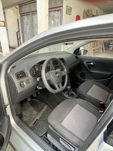 Volkswagen Vento 1.6 Confortline Mt