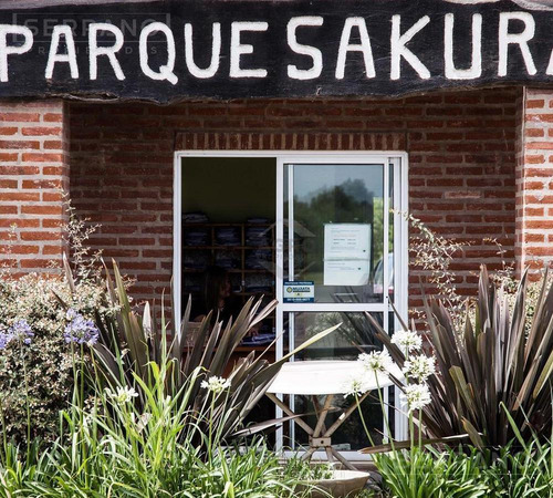 Venta Casa 3 Amb Con Piscina En Barrio Parque Sakura, Exaltacion De La Cruz Limite Con Pilar.