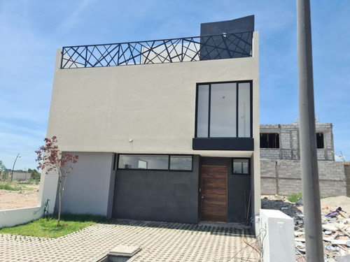 En Venta Casa En Cañadas Del Arroyo, 5 Recamras, 5.5 Baños, 