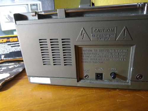 Tv Portátil 5 Polegadas Com Radio Am E Fm Usada Com Defeito