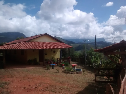Chácara No Bairro Nogueira Em Aiuruoca Mg, Perto De Alagoa , Lugar De Lindas Cachoeiras, Casa Com 03 Quartos, Terreno Com 2.000 M2. - 330