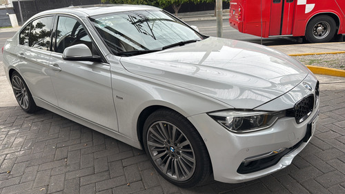 BMW Serie 3 2.0 330ia Luxury Line At