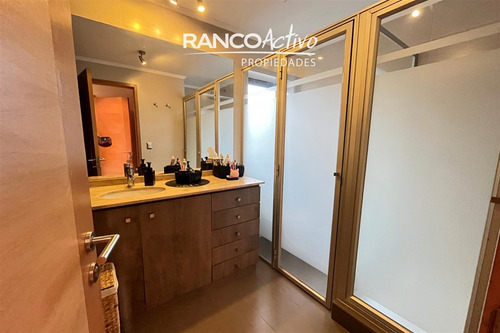 Casa En Venta En Los Arrayanes, Isla Teja Sur, 3 Niveles