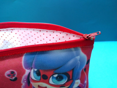 Cartuchera Triangular De Miraculous Ladybug Adrien Marinette