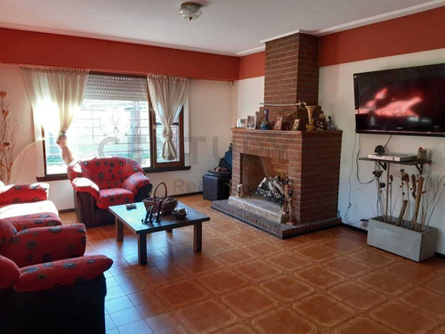 Imagen 1 de 30 de Venta Chalet 4 Ambientes. Barrio López De Gomara, Mar Del Plata. Id 18494