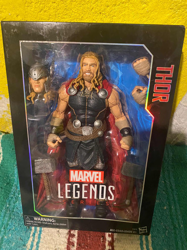 Figura Marvel Deluxe Thor 30 Cm