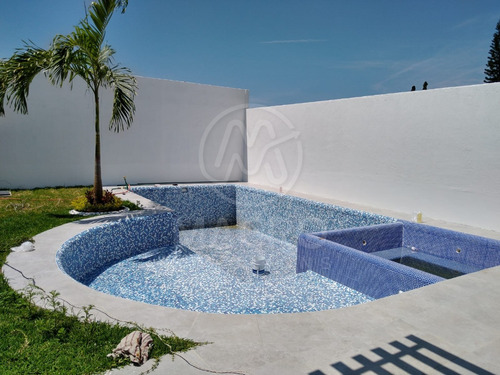 Casa En Preventa En Fracc. Real De Oaxtepec Con Amplio Jardín Y Alberca Con Jacuzzi