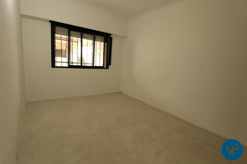 Casa En Venta Castelar Apto Crédito Bancario, Ph 3 Ambientes Con Departamento 2 Ambientes Al Fondo