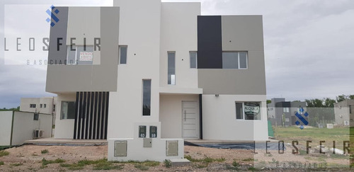Imagen 2 de 8 de Casa - Barrio Nuevo