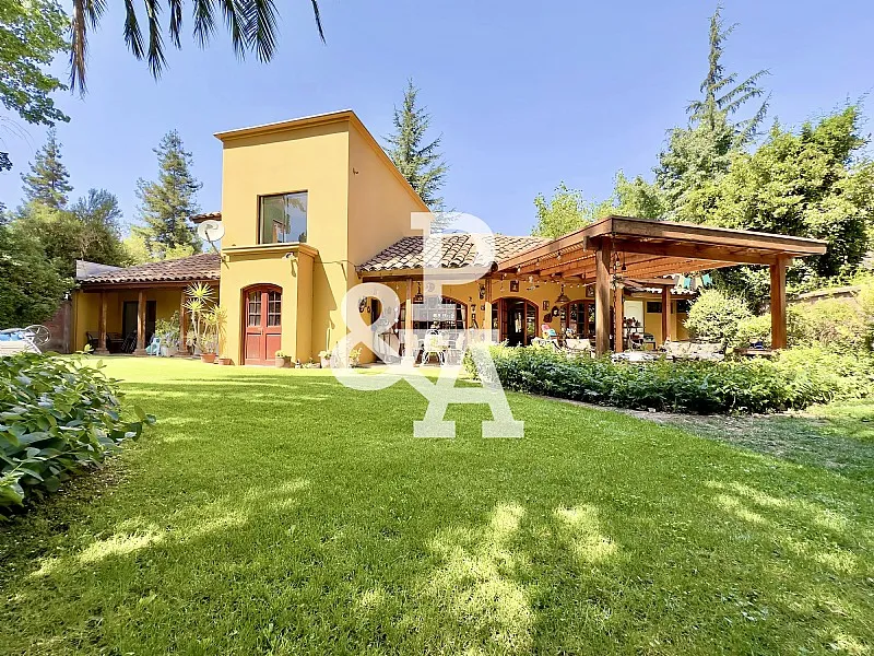 Imagen 1 de 20 de Casa Remodelada / Golf De Manquehue - Colegios