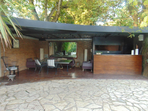 Imagen 12 de 30 de Casa De 5 Dormitorios De Excelente Diseño Y Calidad - Las Lomas-jockey. San Isidro.
