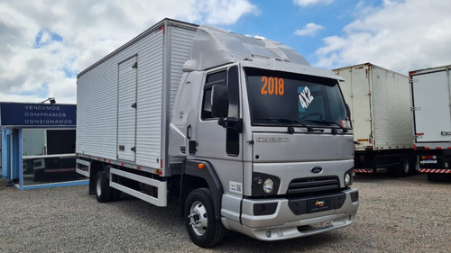 Imagem 5 de 14 de Ford Cargo 816 S 4x2 Rodado Duplo Ano 2018 Bau 6,20 Mts