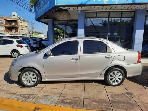 Imagen 3 de 10 de Toyota Etios 46651764