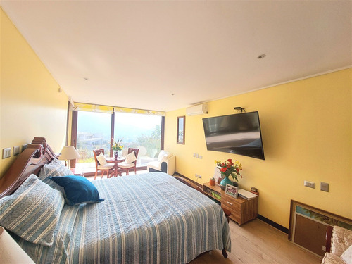 Casa En Venta De 4 Dorm. En Lo Barnechea