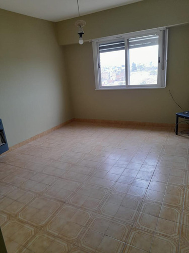 Departamento En Venta - 2 Dormitorios 1 Baño - 53 Mts2 - Crucesita