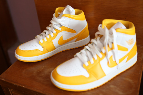 Championes Air Jordan Mid Blancos Con Amarillo