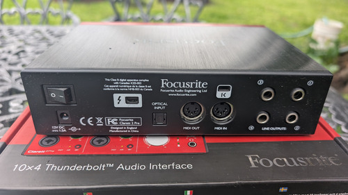 Interfaz De Audio Focusrite Clarett Thunderbolt 2pre 220v Rojo (Usado)