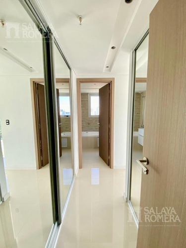 Imagen 12 de 25 de Venta Departamento En Playa Brava, Torre De Categoria, 2 Dormitorios Dependencia De Servicio