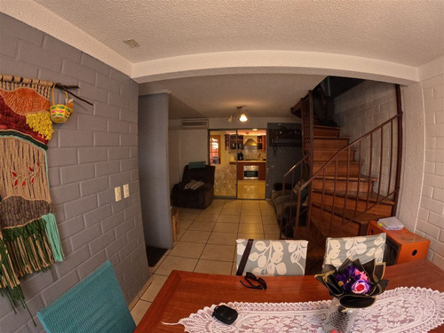 Casa En Venta De 4 Dorm. En Maipú