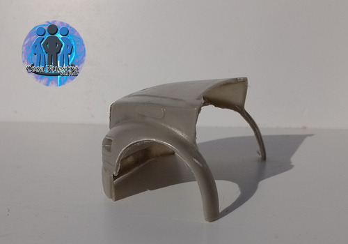 Freightliner M2 Cofre De Fibra De Vidrio A Escala 1:32