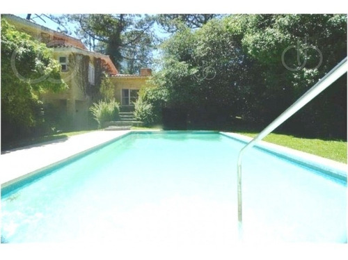 Casa En Mansa,punta Del Este. 6 Dormitorios Y Piscina. - Ref: 43524