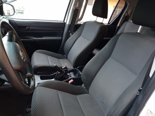 Imagen 10 de 11 de Toyota Hilux 2018 2.7 Cabina Doble Sr Mt