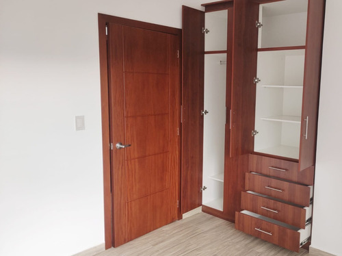Imagen 18 de 27 de Valle De Los Chillos, A 5 Minutos Del Colibrí, Urb. Banco De Fomento, Preciosa Casa Por Estrenar, Totalmente Independiente Full Acabados, Cerca Al Supermaxi, Gestionamos Tu Crédito.