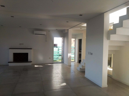 Imagen 4 de 28 de Venta Casa Con Pileta En Araucarias