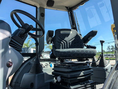 Retroescavadeira B95b 4x4 New Holland 2017=420f2,430f2,432f2