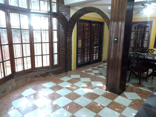 Imagen 5 de 17 de Casa De 3 Dormitorios En Venta En Alberdi Centro Con Cochera Para 3 Autos