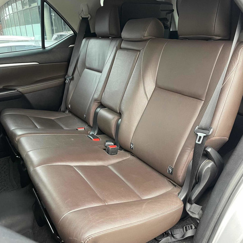 Imagen 15 de 21 de Toyota Sw4 2.8 Srx 177cv 4x4 7as At 2017