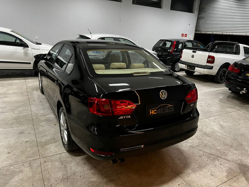 Volkswagen Jetta 2.0 Comfortline Flex 4p Automática