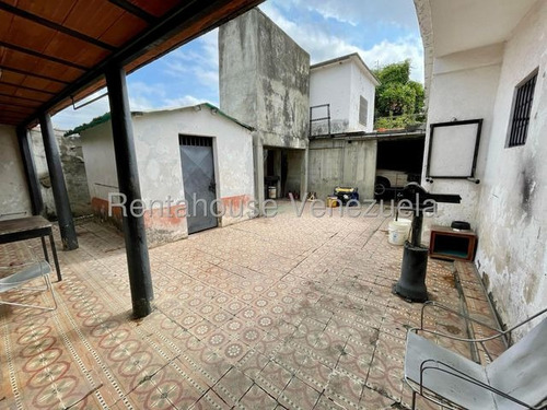 Raiza Suarez Trae Para Ti Un Nuevo Hogar En El Oeste De Barquisimeto 2 5 1 8 5 5 9, Amplia Casa Que Cuenta Con 6 Habitaciones, 5 Baños Y Espacioso Estacionamiento ,excelente Ubicación