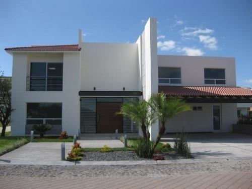 Hermosa Residencia De 2 Plantas. En Planta Alta 3 Recámaras