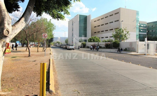 Santa Maria Del Refugio: Esplendido Terreno Uso Comercial, Con Gran Ubicacion. .